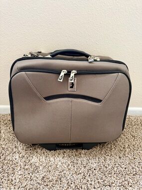 London Fog Rolling Laptop Bag